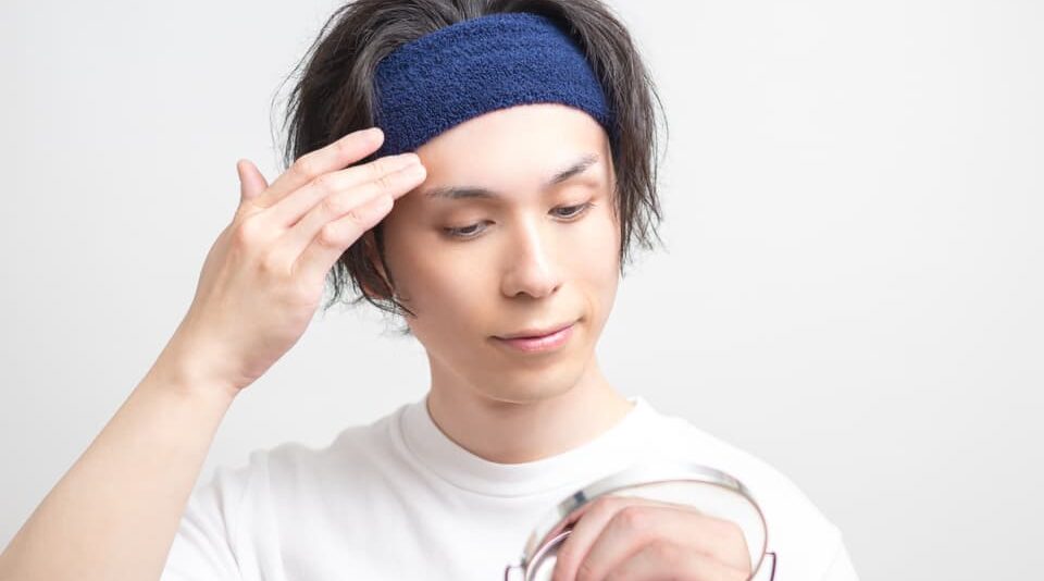 メンズリゼの医療脱毛施術の様子と院内の雰囲気を示す男性向けイメージ